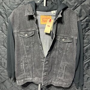 NWT Levi’s Hybrid hooded trucker jacket